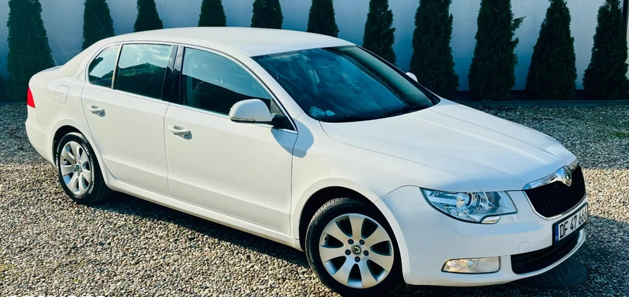 Skoda Superb cena 29990 przebieg: 165000, rok produkcji 2011 z Kościan małe 232